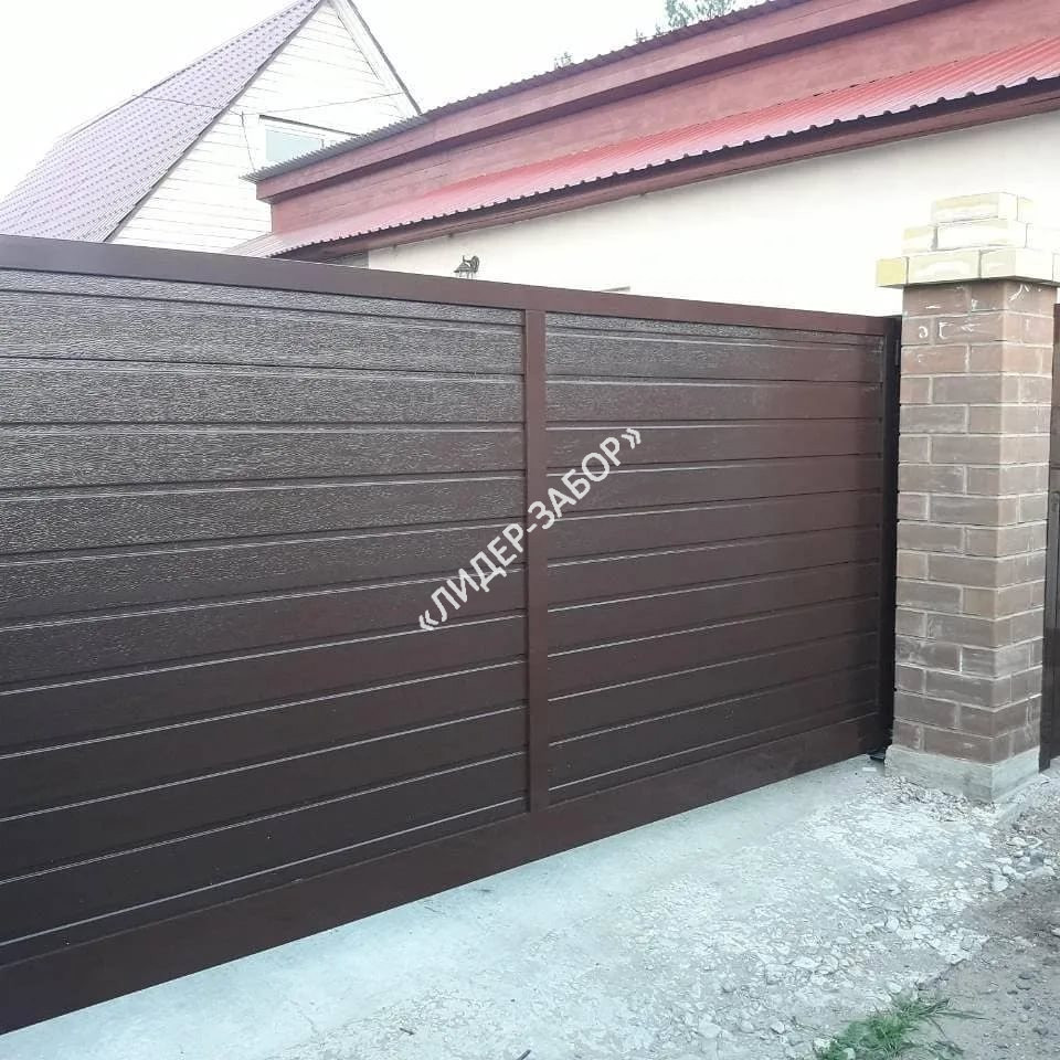 Купить Механические откатные ворота с отделкой под дерево