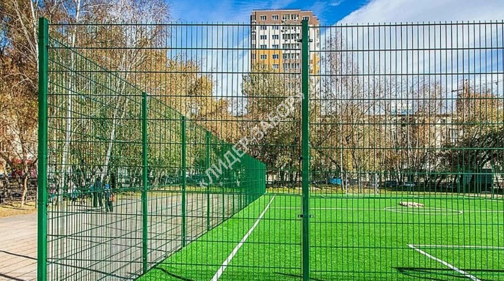 Купить Ограждение спортивной площадки в черте города